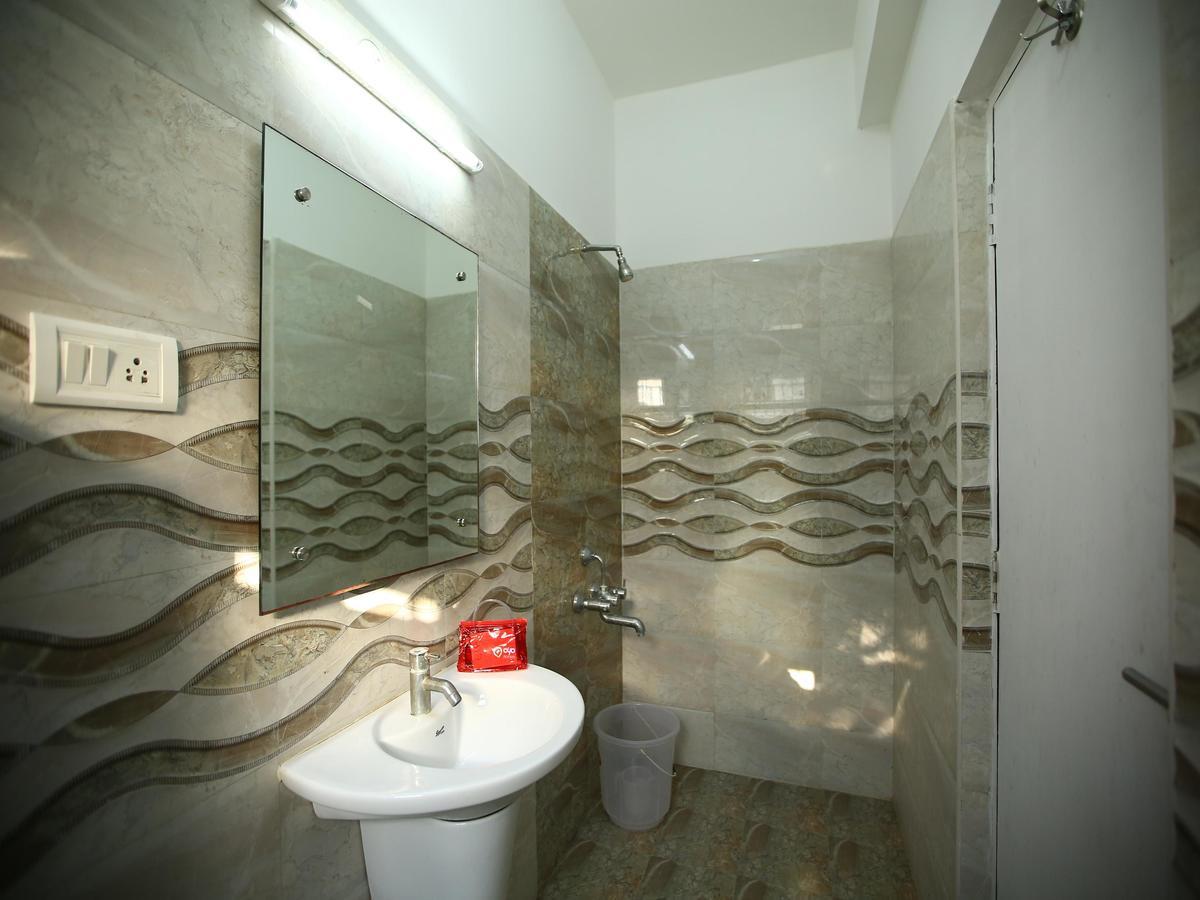 Hotel Oyo 2282 Velachery 3*